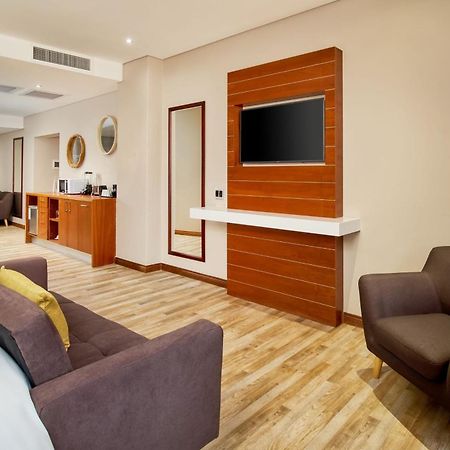 Protea Hotel By Marriott Pretoria Hatfield Екстер'єр фото