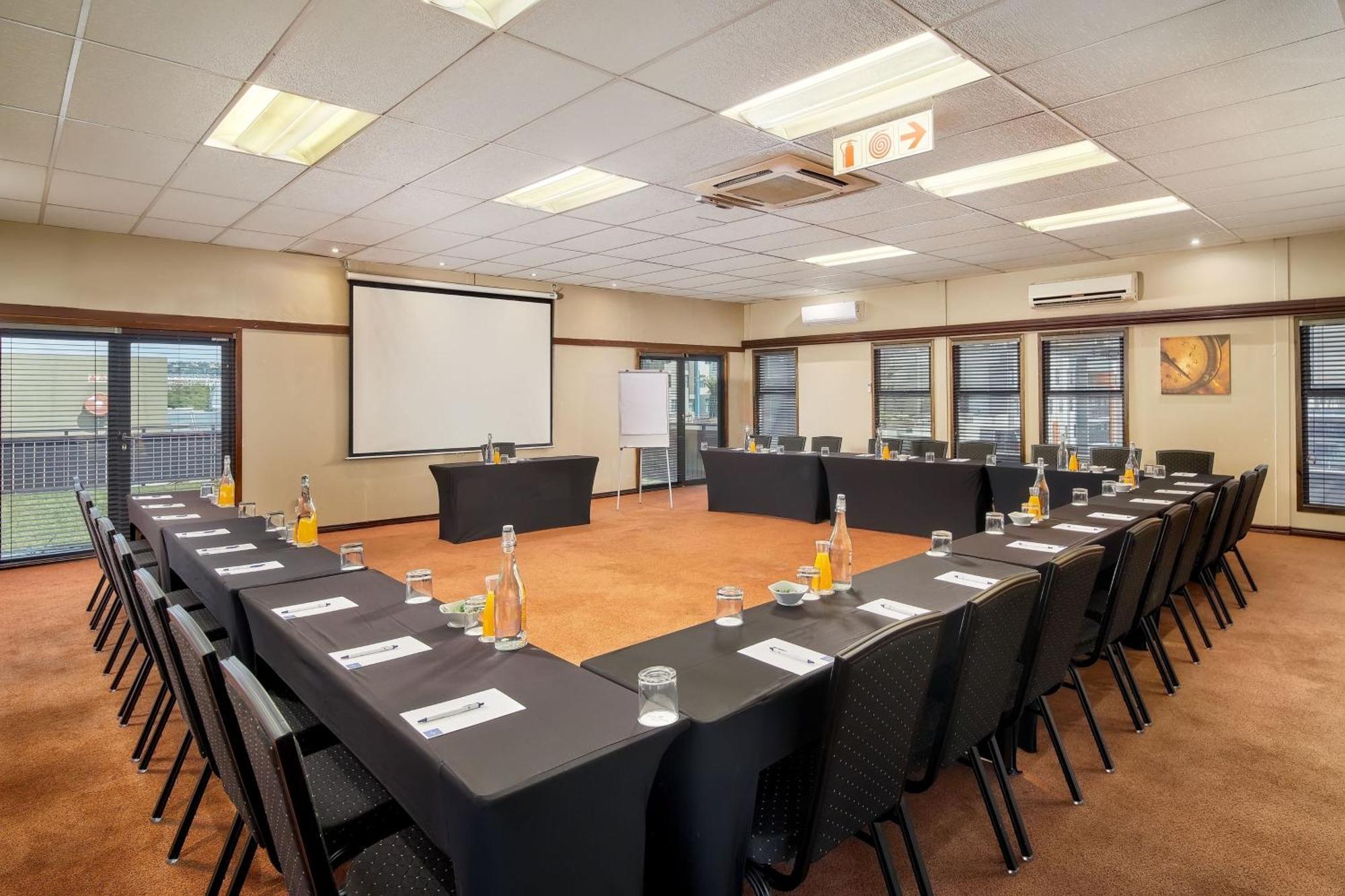 Protea Hotel By Marriott Pretoria Hatfield Екстер'єр фото