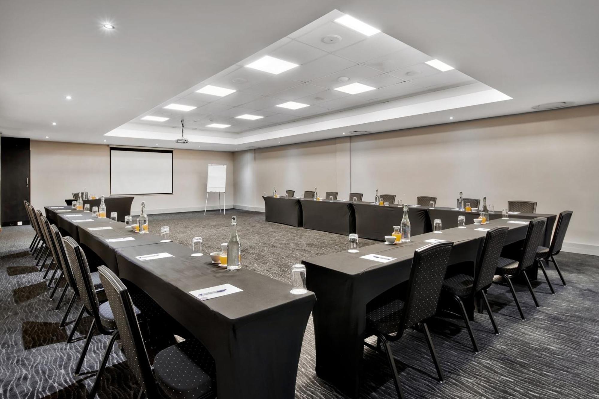 Protea Hotel By Marriott Pretoria Hatfield Екстер'єр фото