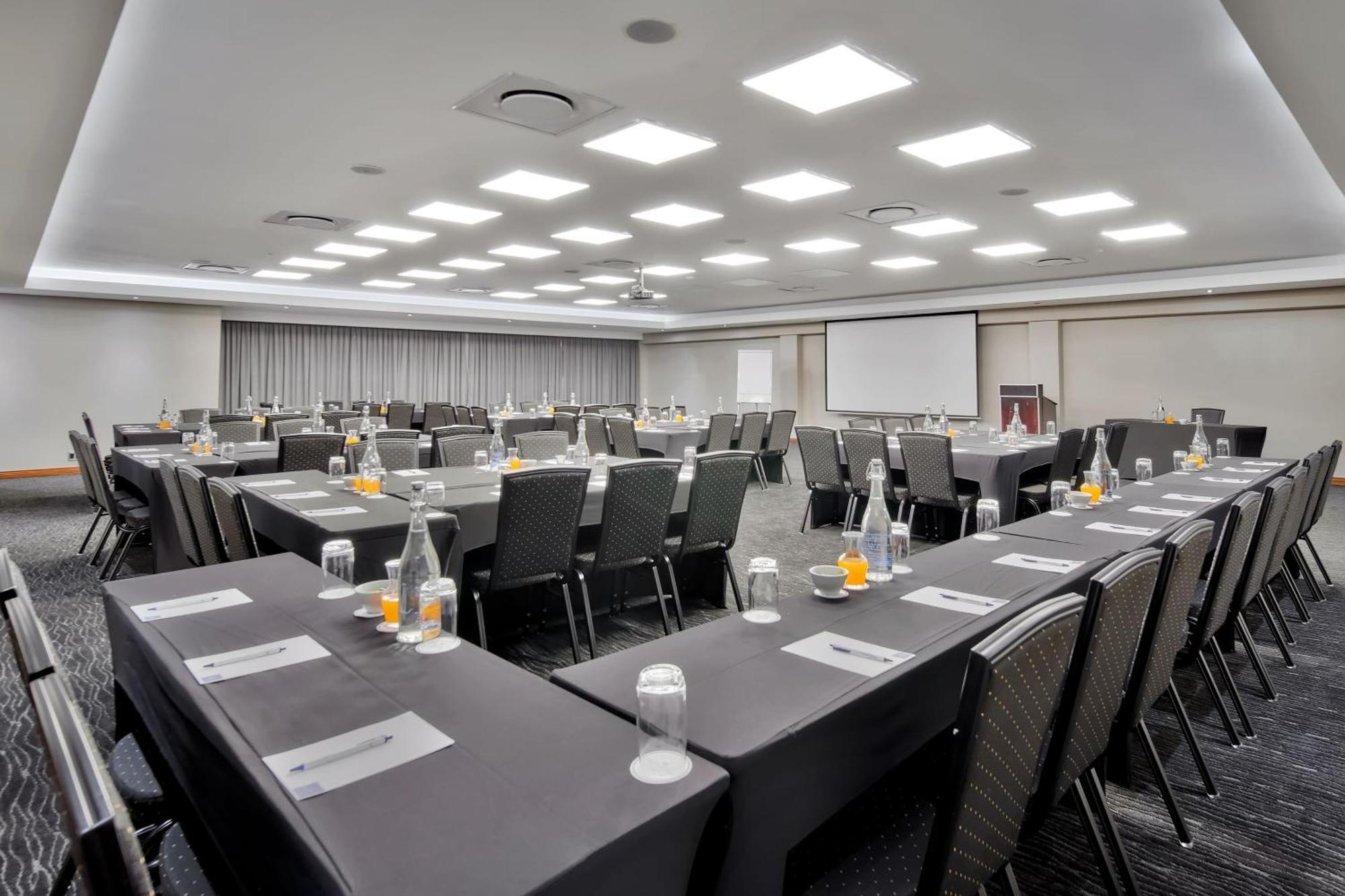 Protea Hotel By Marriott Pretoria Hatfield Екстер'єр фото