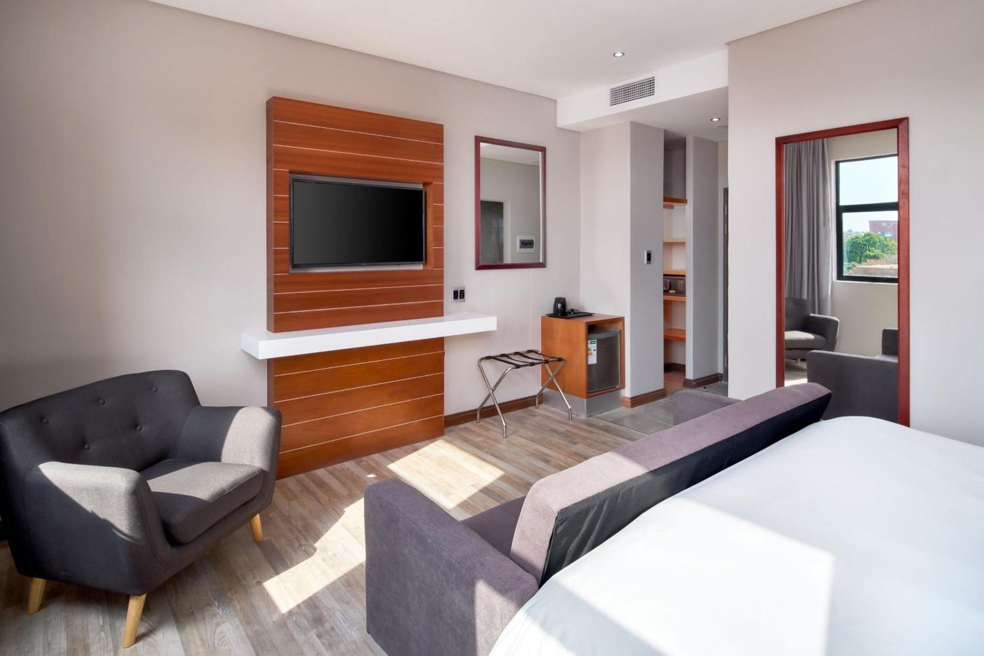 Protea Hotel By Marriott Pretoria Hatfield Номер фото