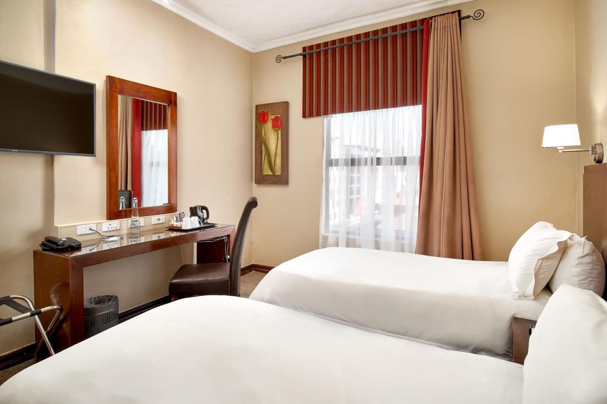 Protea Hotel By Marriott Pretoria Hatfield Номер фото