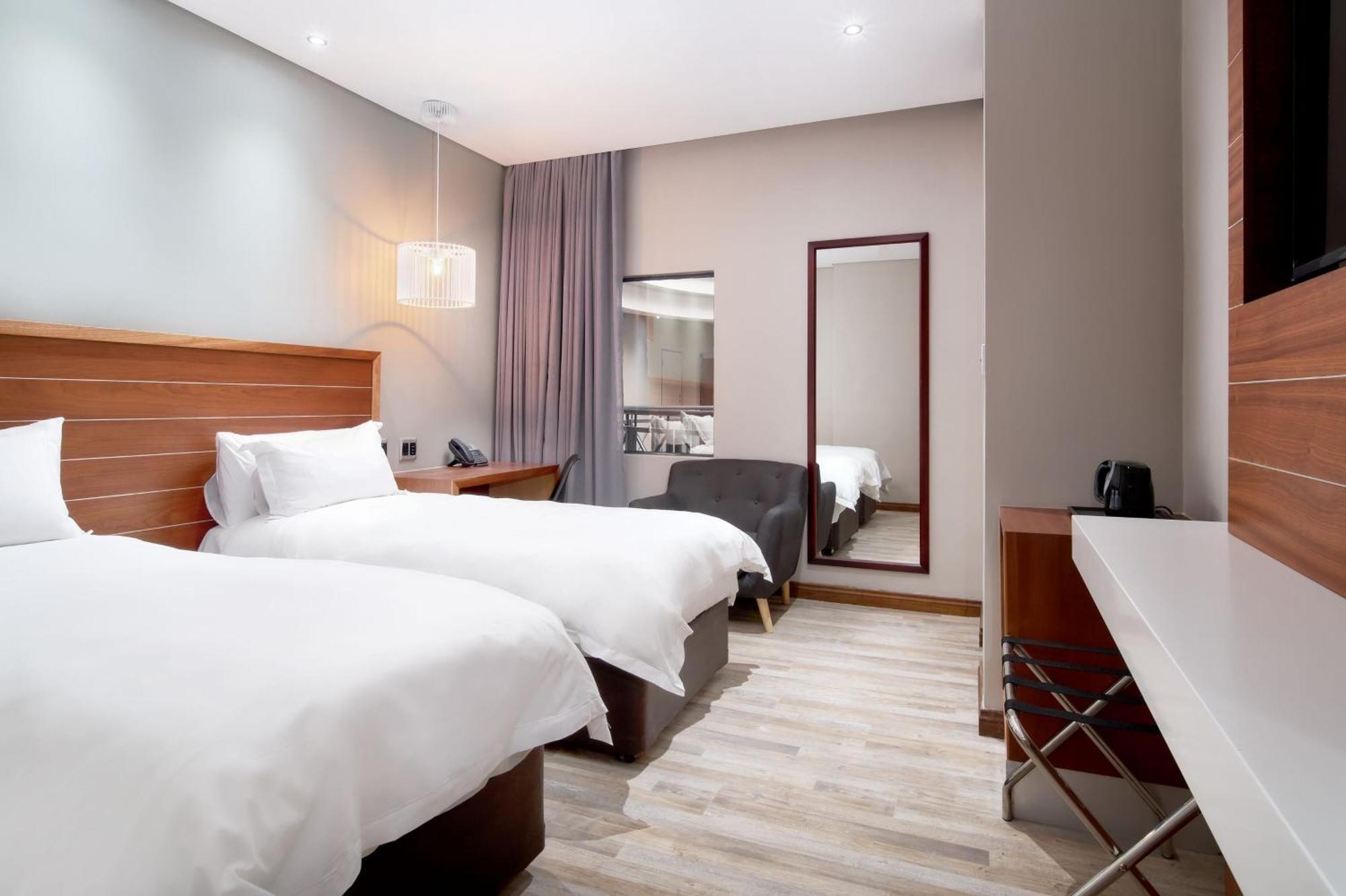 Protea Hotel By Marriott Pretoria Hatfield Номер фото