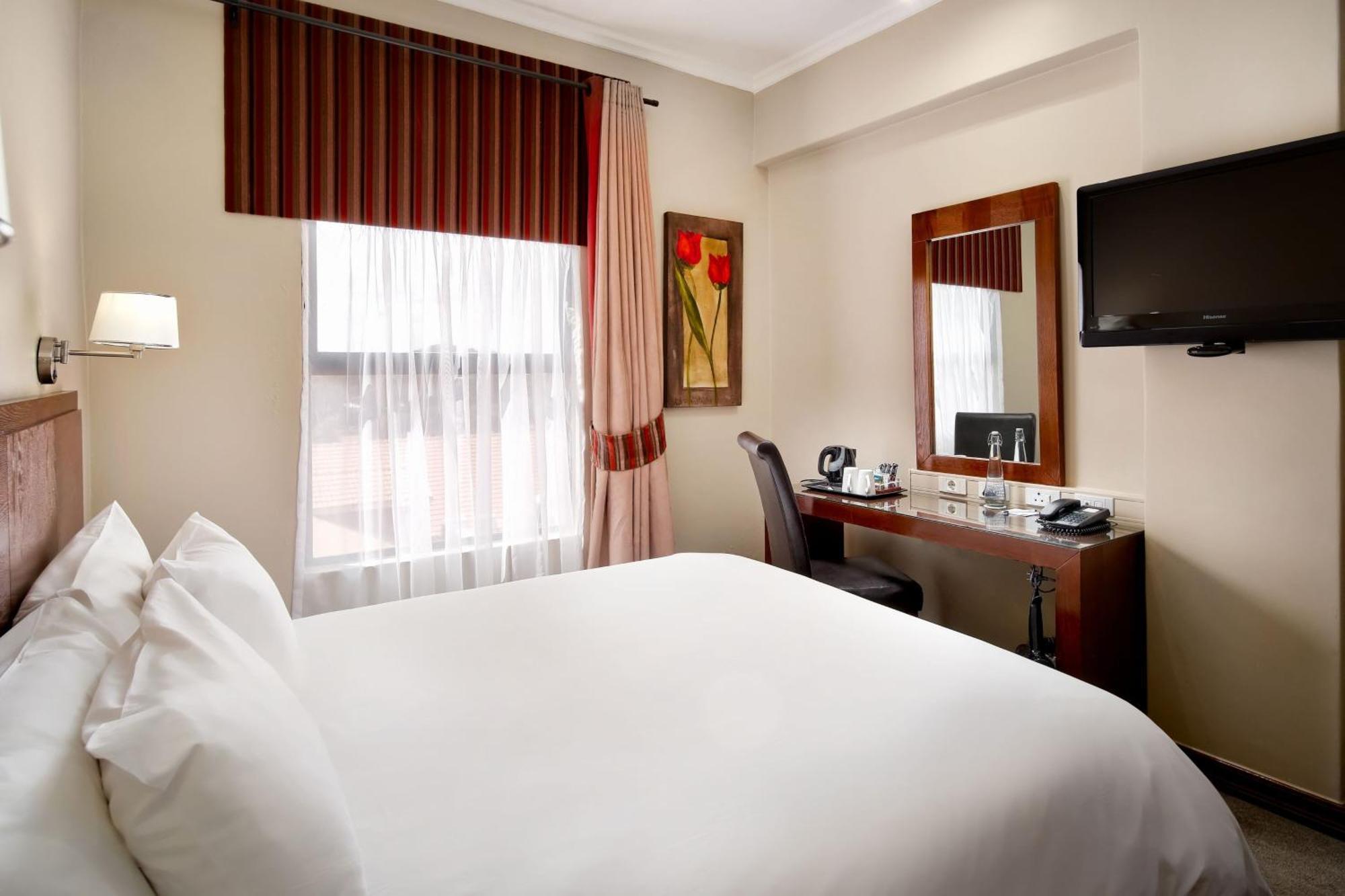 Protea Hotel By Marriott Pretoria Hatfield Номер фото