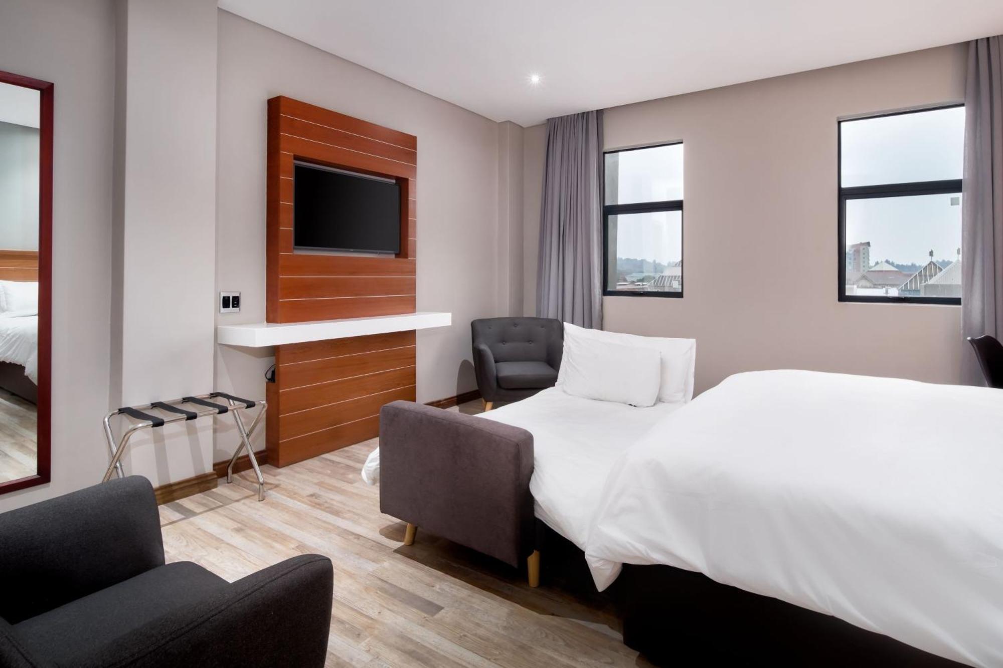 Protea Hotel By Marriott Pretoria Hatfield Номер фото