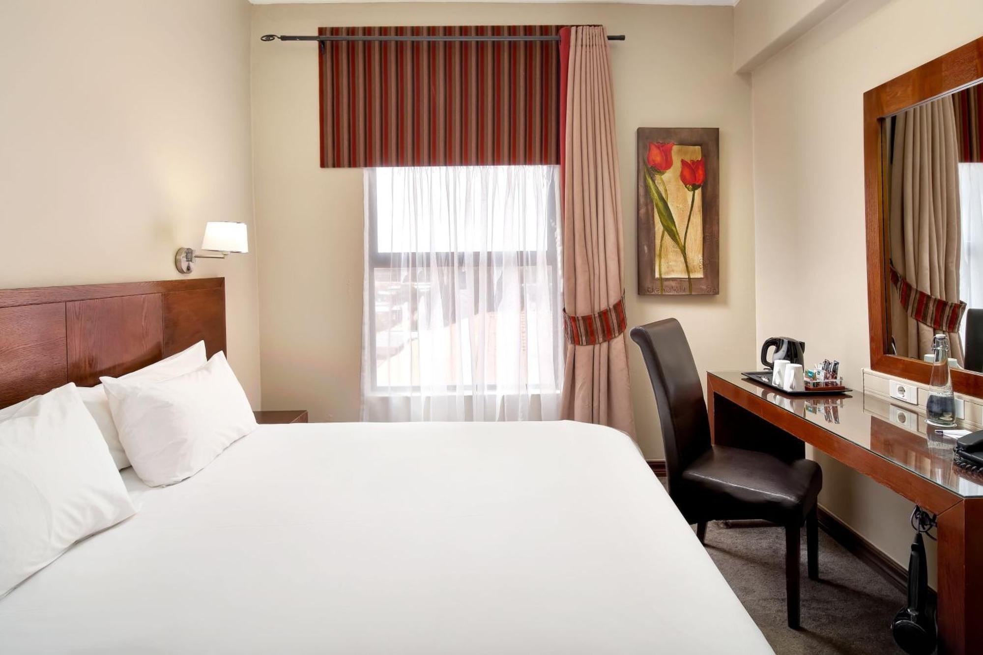 Protea Hotel By Marriott Pretoria Hatfield Номер фото