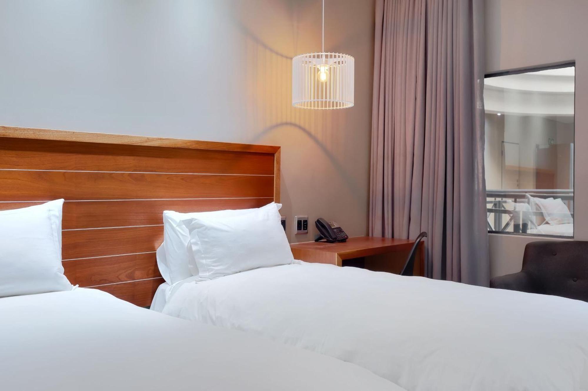 Protea Hotel By Marriott Pretoria Hatfield Номер фото