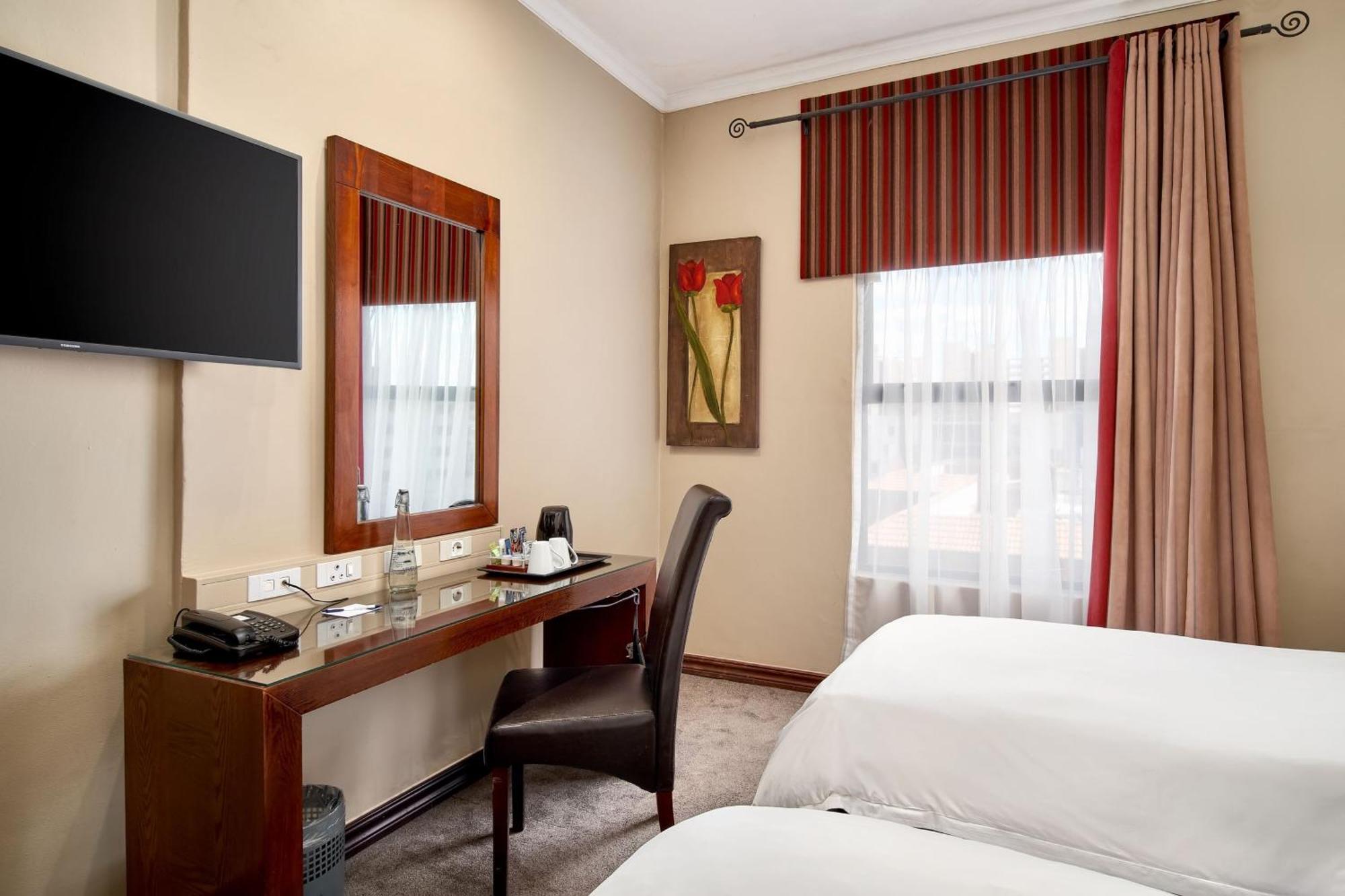 Protea Hotel By Marriott Pretoria Hatfield Номер фото