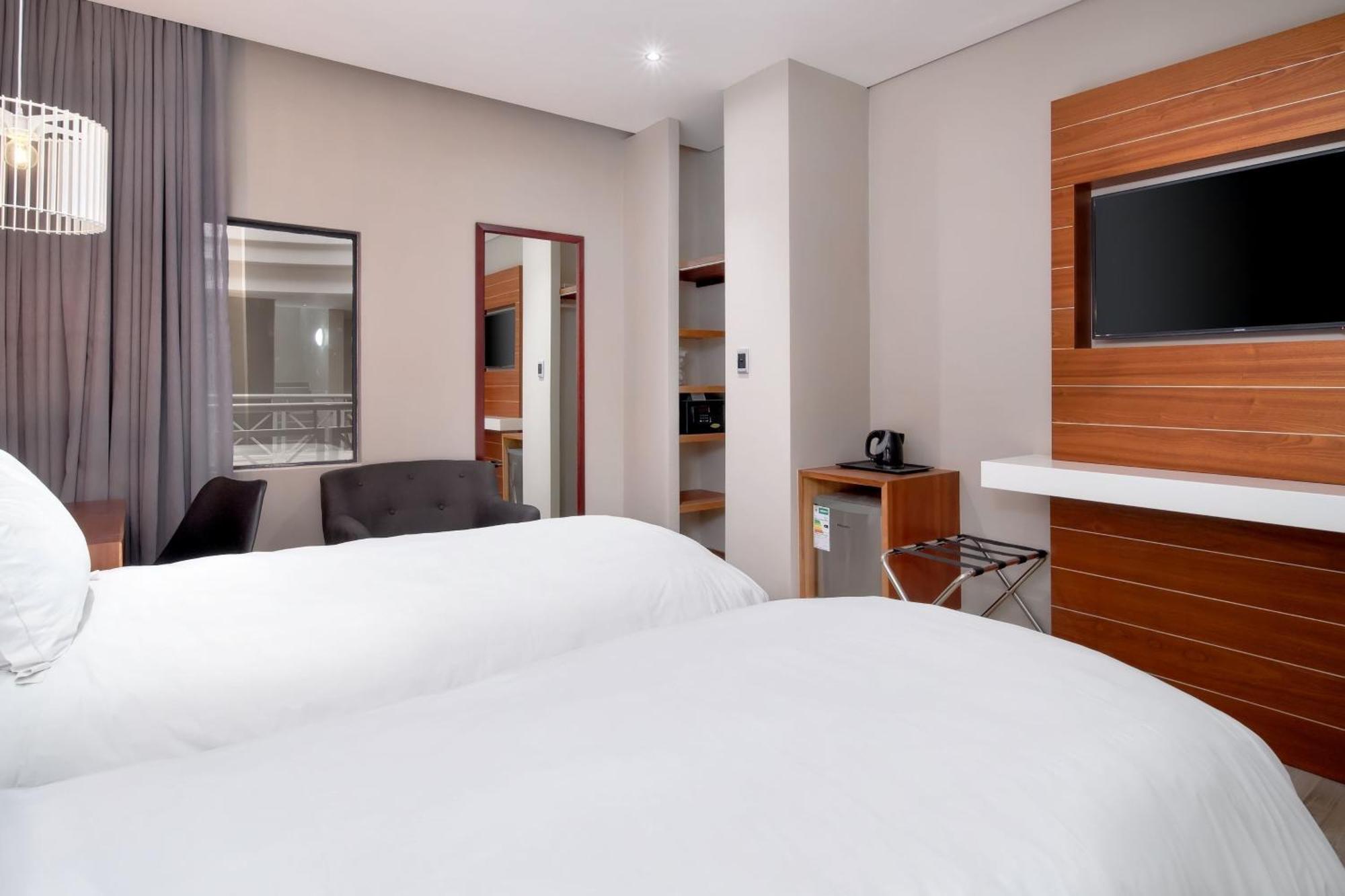Protea Hotel By Marriott Pretoria Hatfield Номер фото