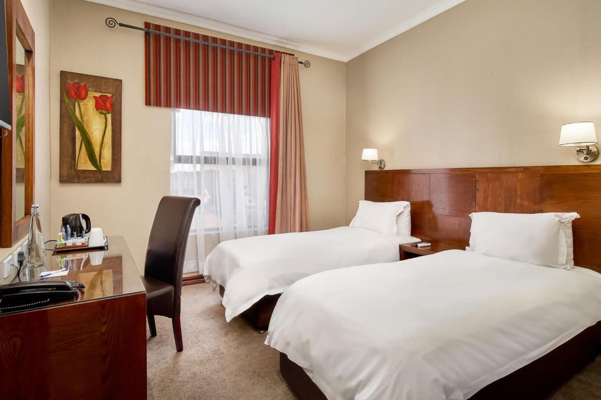Protea Hotel By Marriott Pretoria Hatfield Номер фото