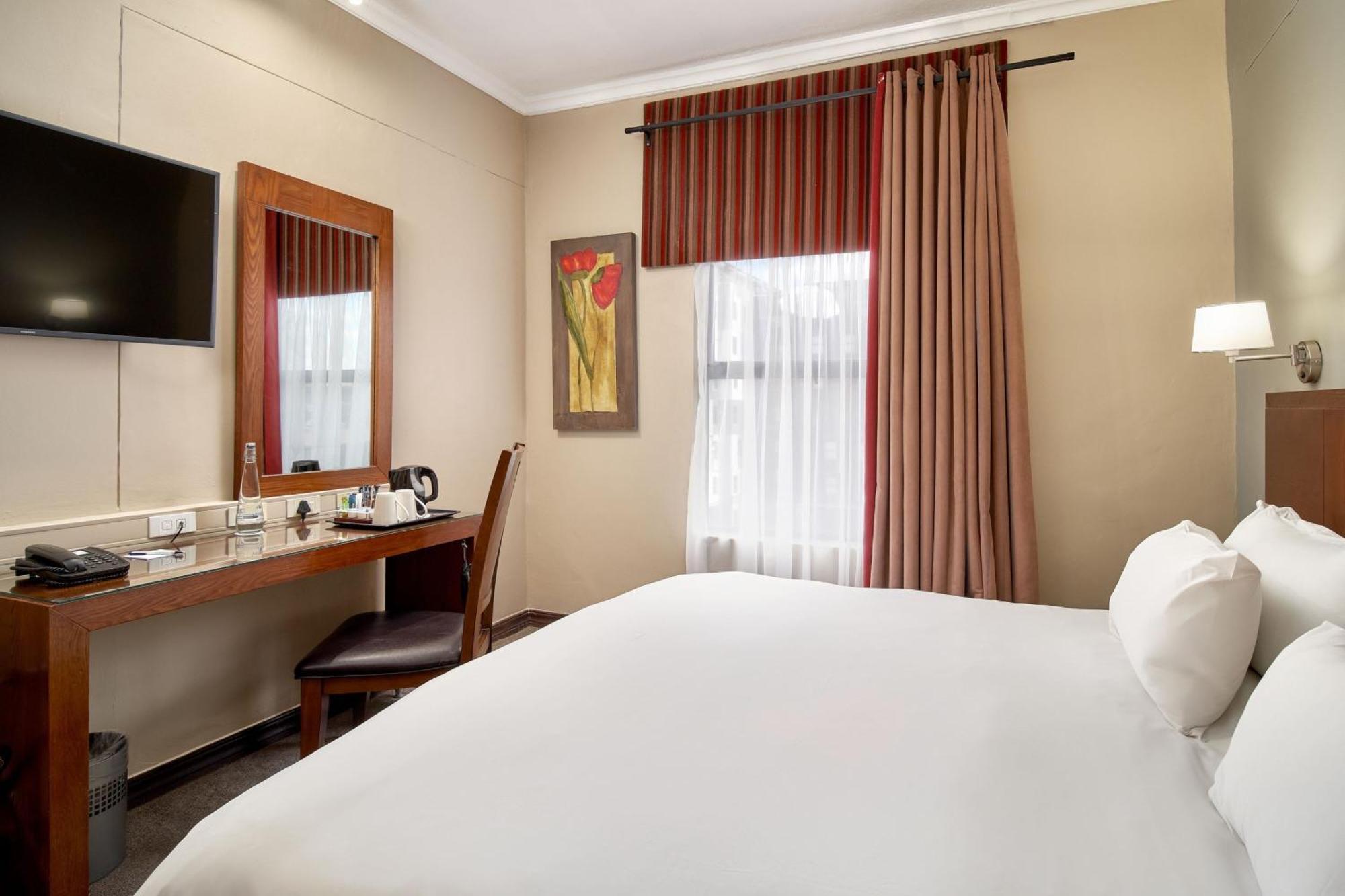 Protea Hotel By Marriott Pretoria Hatfield Номер фото