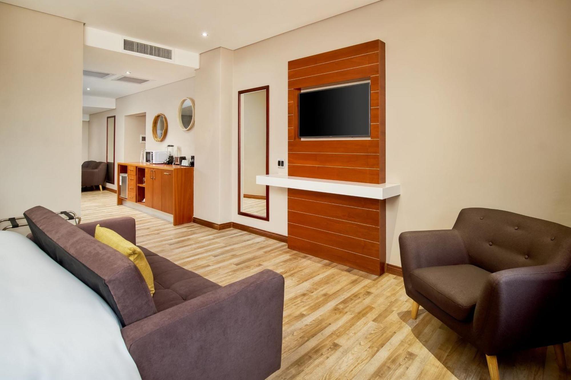 Protea Hotel By Marriott Pretoria Hatfield Екстер'єр фото