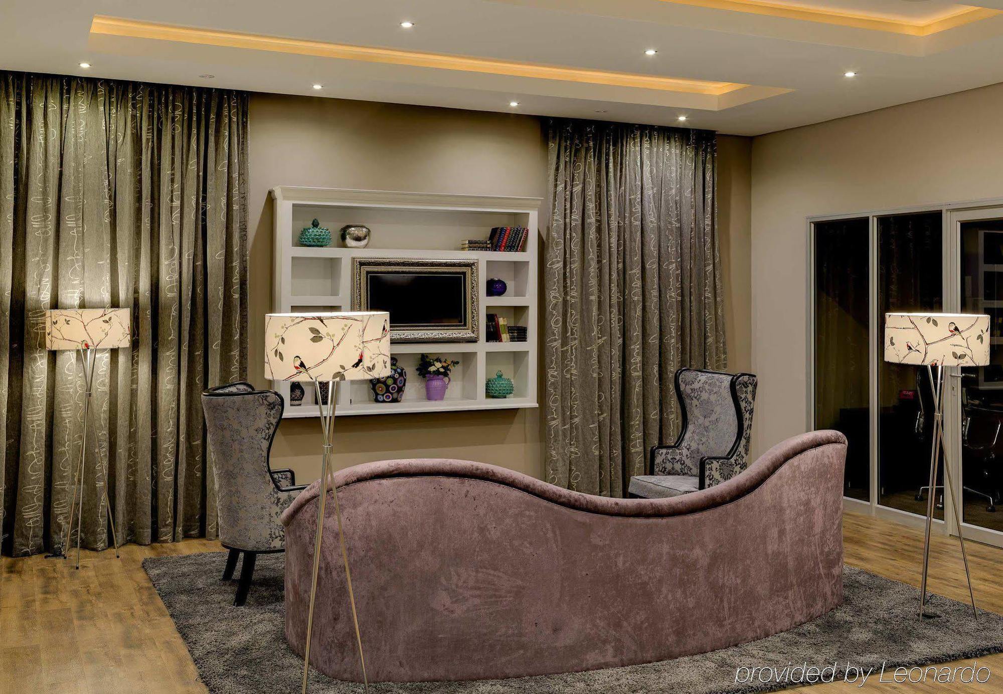 Protea Hotel By Marriott Pretoria Hatfield Екстер'єр фото