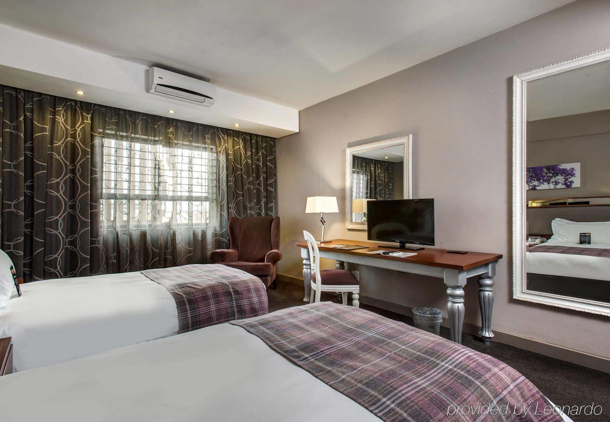Protea Hotel By Marriott Pretoria Hatfield Екстер'єр фото