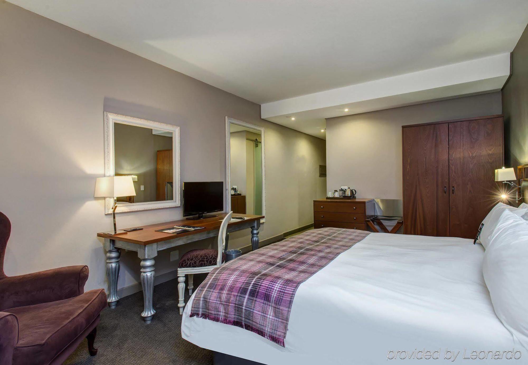 Protea Hotel By Marriott Pretoria Hatfield Екстер'єр фото