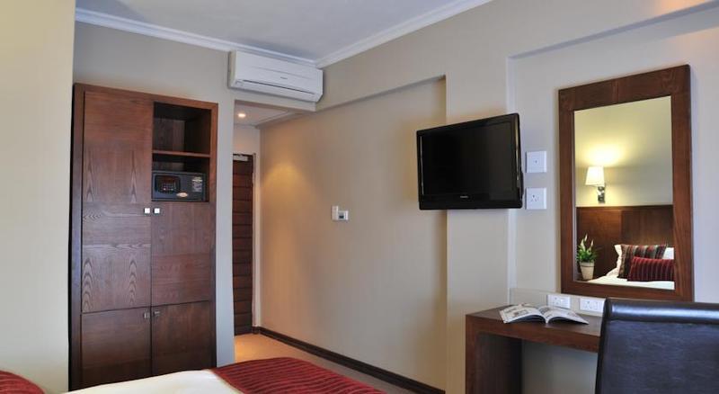 Protea Hotel By Marriott Pretoria Hatfield Екстер'єр фото