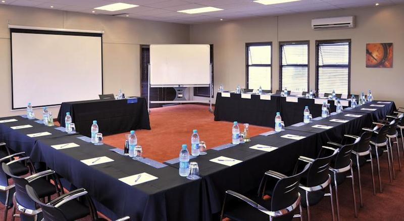 Protea Hotel By Marriott Pretoria Hatfield Екстер'єр фото